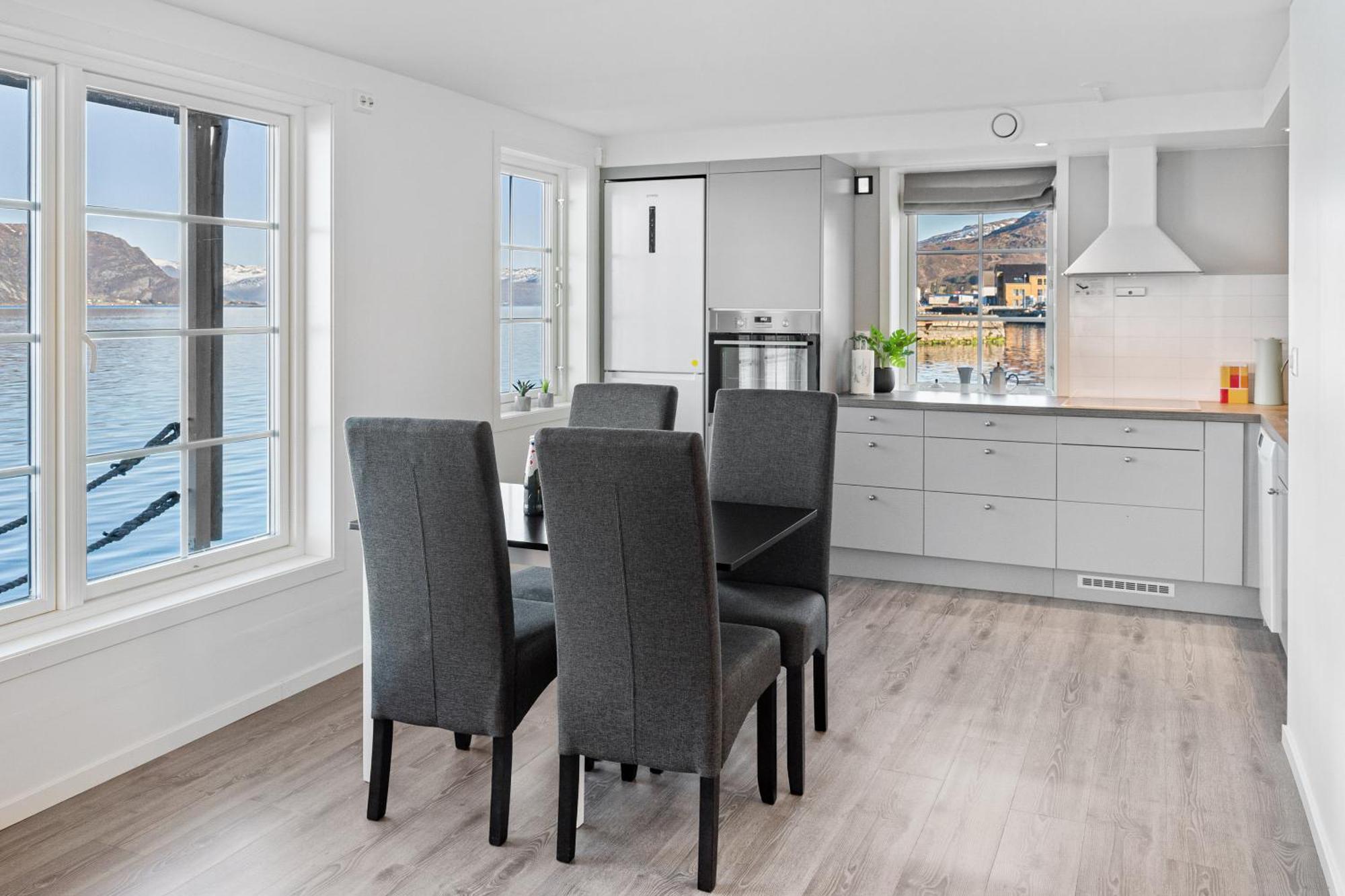 Appartamento Komfortable Med Sjoutsikt *